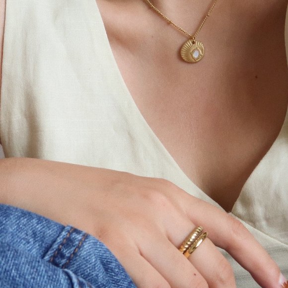 NEW 18K Gold Plated Luxury Shell Necklace - Picture 6 of 15